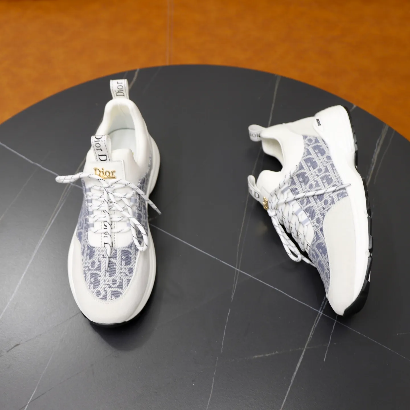 Ex-factory price: 440💰🙅‍♂️🙅‍♂️🙅‍♂️ Brand: Dior DIOR Standard code: 38-44 (45 customized) Grade: Same as the official website Material: Original material splicing Comfortable and breathable lining Lightweight and wear-resistant sports outsole Style category: Men's fashionable casual shoes Running sneakers Distinguished luxury brand elements Top luxury Color: actual picture color